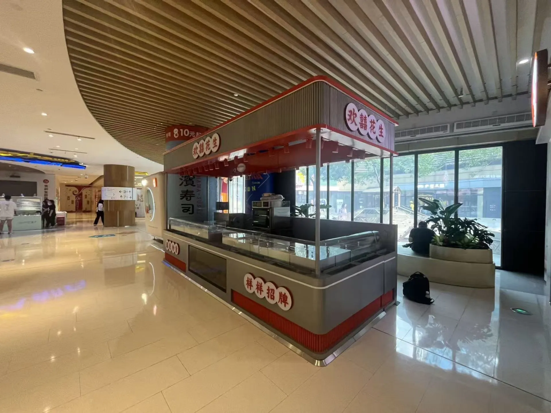 Island kiosk with curved glass displays, installed in mall