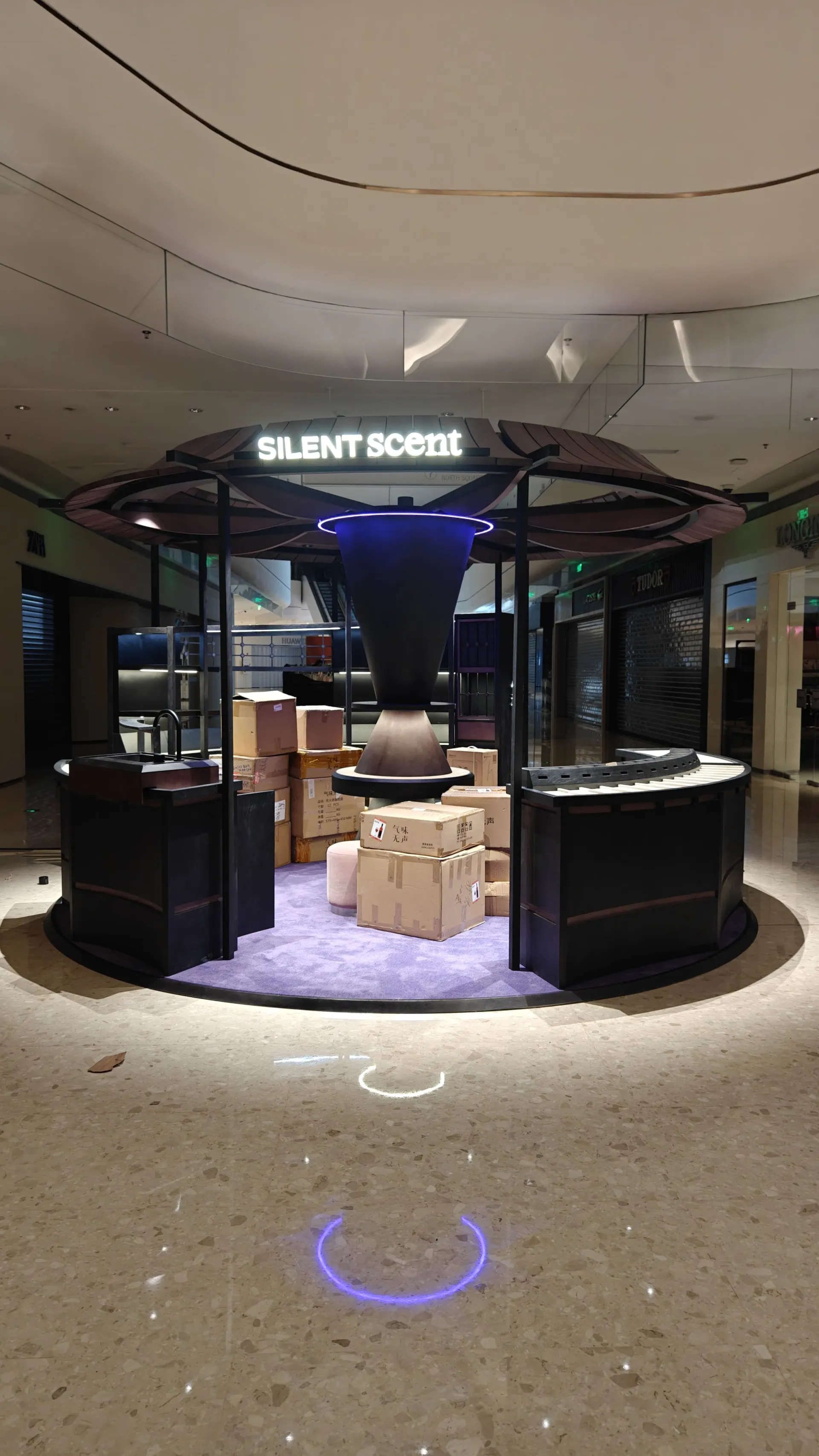 Round-format SILENTscent scent station installed in a mall